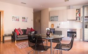 Alc - Modern 2 Bed Apartment In Historic Centre